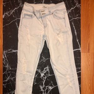 Refuge Ripped Jeans